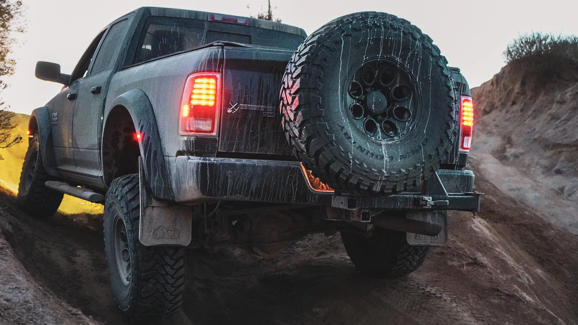 UltraSwing® Mega-Fit Spare Tire Hitch Mount | RiGd Supply - Image 19