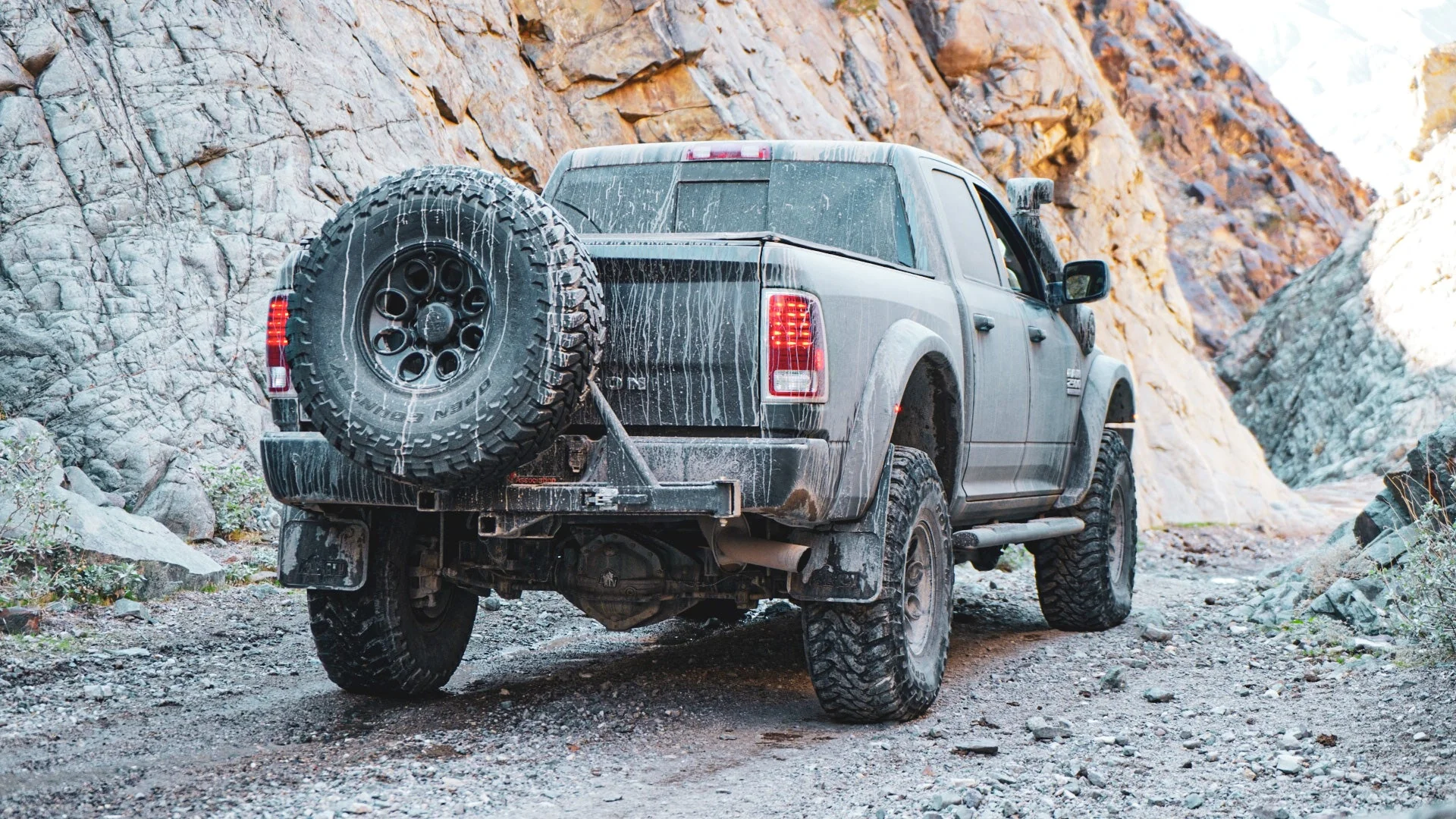 UltraSwing® Mega-Fit Spare Tire Hitch Mount | RiGd Supply - Image 20