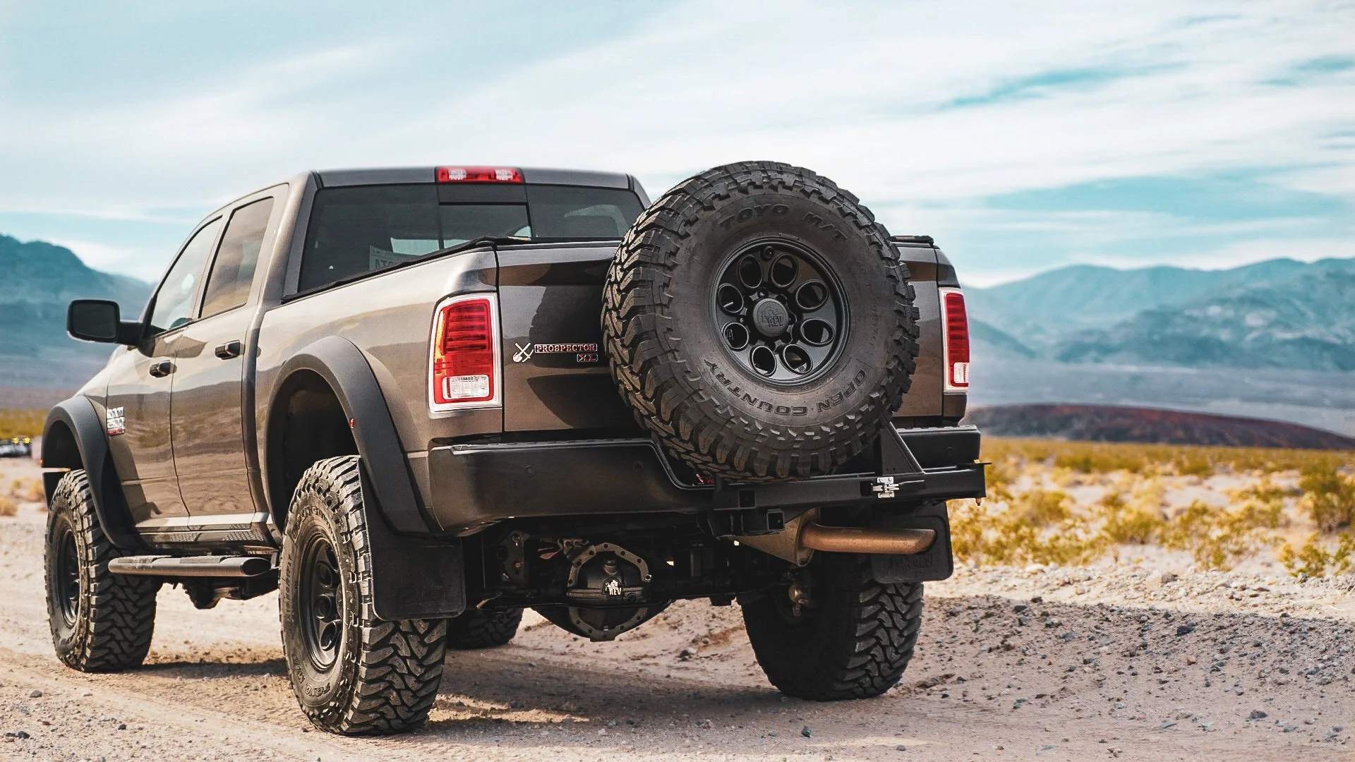 UltraSwing® Mega-Fit Spare Tire Hitch Mount | RiGd Supply - Image 9