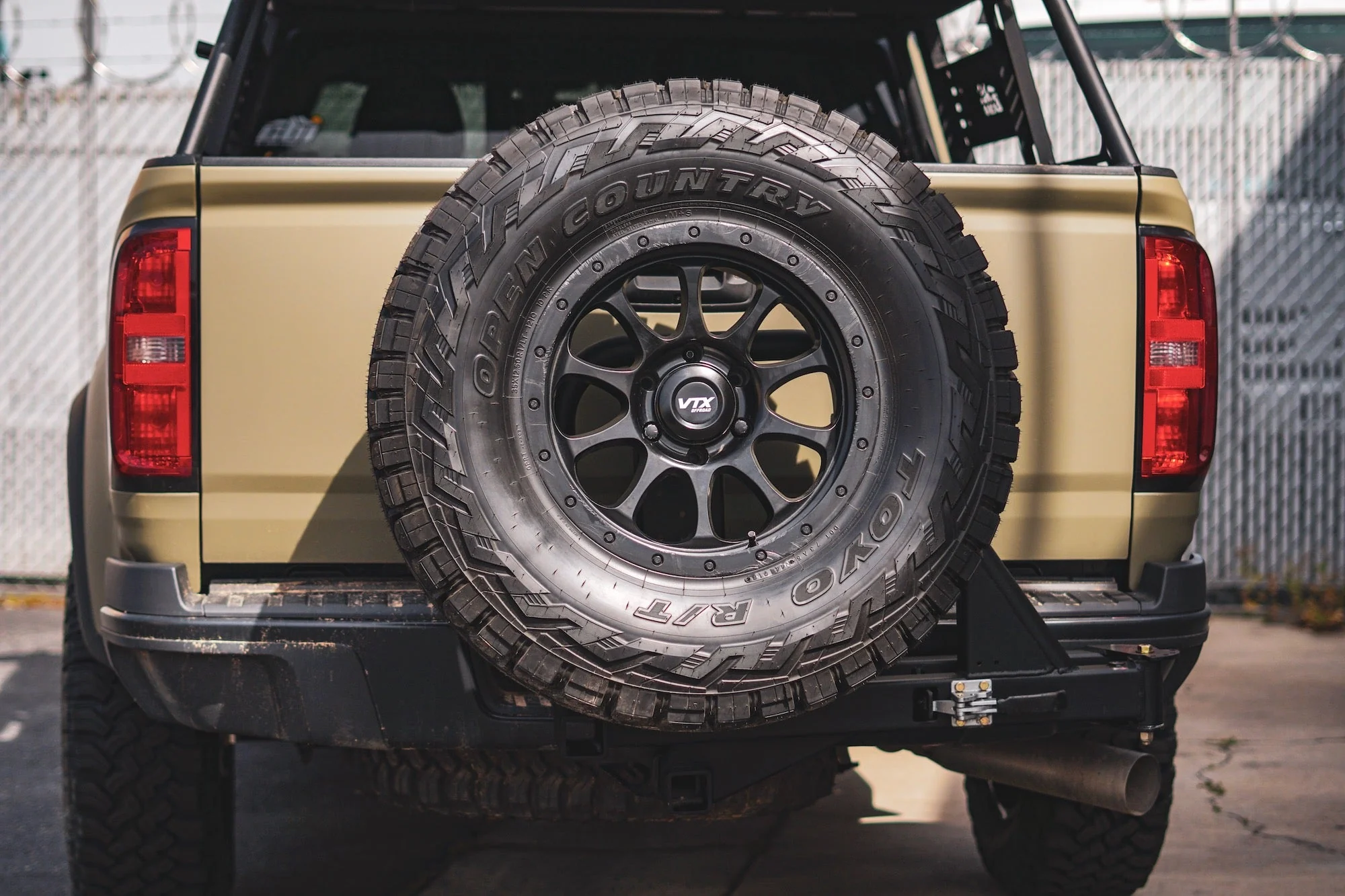 UltraSwing™ Multi-Fit Spare Tire Hitch Mount | RiGd Supply - Image 23
