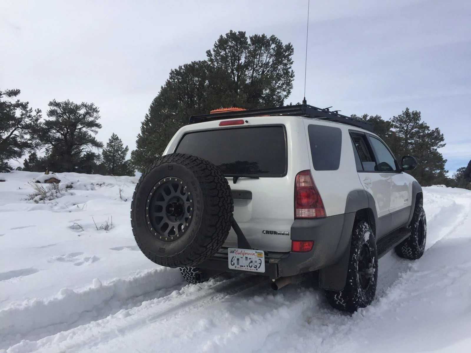 UltraSwing® Short-Fit Spare Tire Hitch Mount | RiGd Supply - Image 13